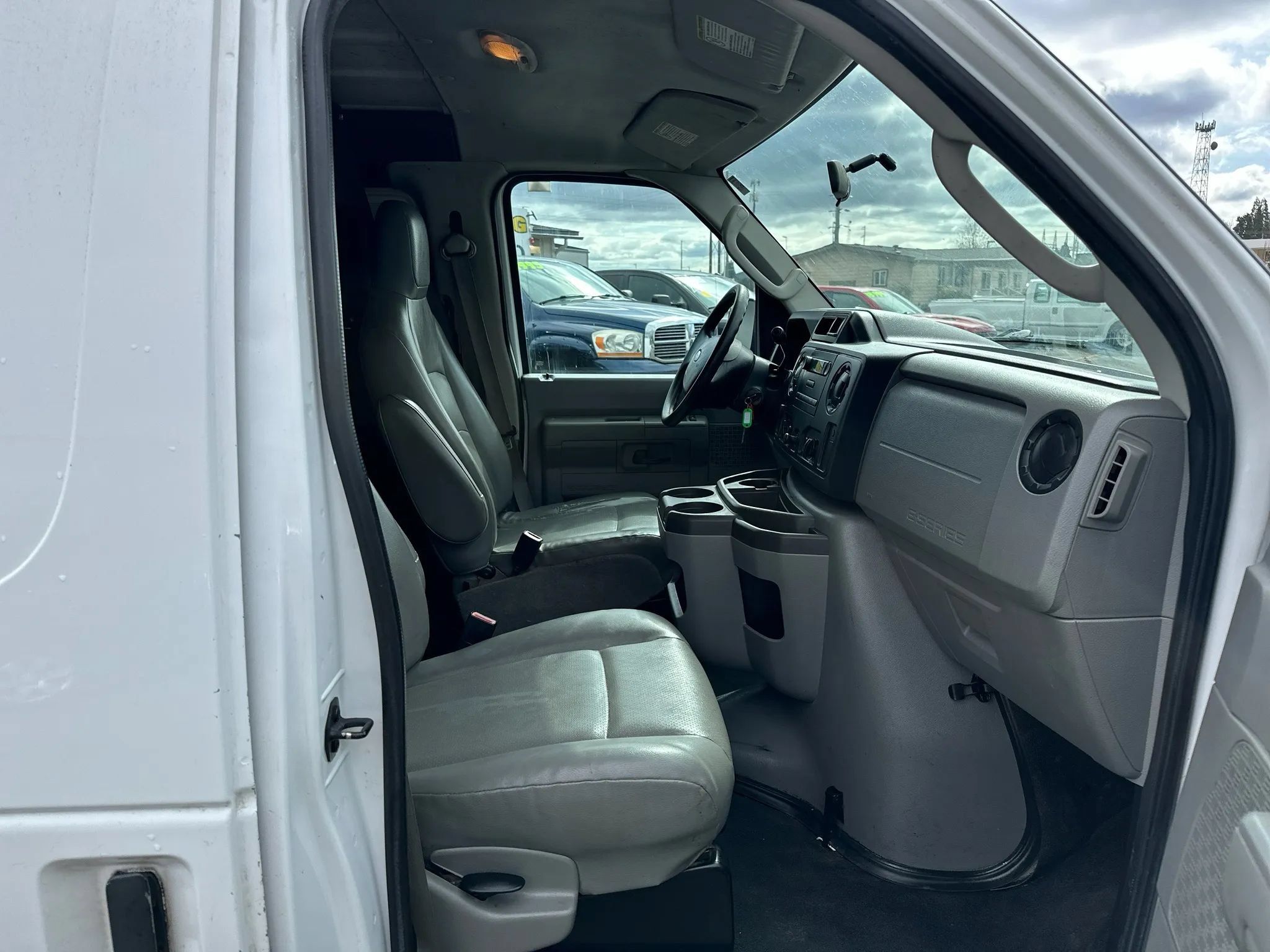 Used 2011 Ford E-150 and Econoline 150 w/ Commercial Cargo Van Pkg RWD image 14