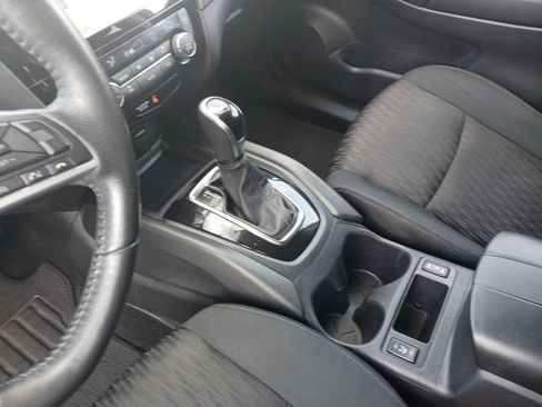 Used 2017 Nissan Rogue SV FWD image 11