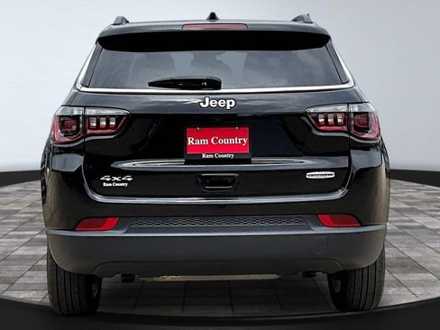 Used 2024 Jeep Compass Latitude AWD/4WD image 6