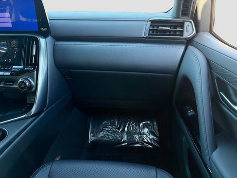 Used 2023 Lexus LX 600 4WD w/ Luxury Package image 19