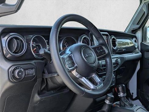 Used 2022 Jeep Wrangler Unlimited Sahara AWD/4WD image 9
