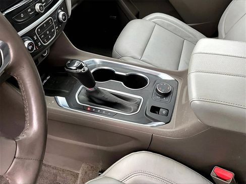 Used 2018 Chevrolet Traverse Premier image 13