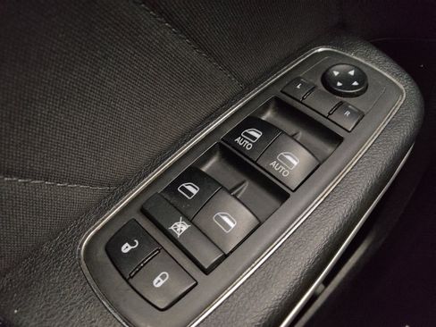 Used 2019 Dodge Charger SXT AWD/4WD image 27