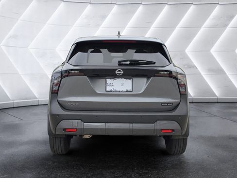Used 2025 Nissan Kicks SV image 4