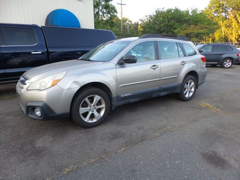 Used 2014 Subaru Outback 2.5i AWD/4WD image 2