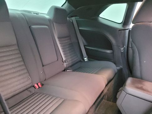 Used 2013 Dodge Challenger SXT image 19