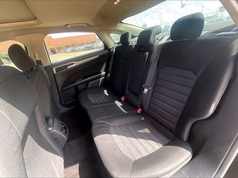 Used 2020 Ford Fusion SE FWD image 28