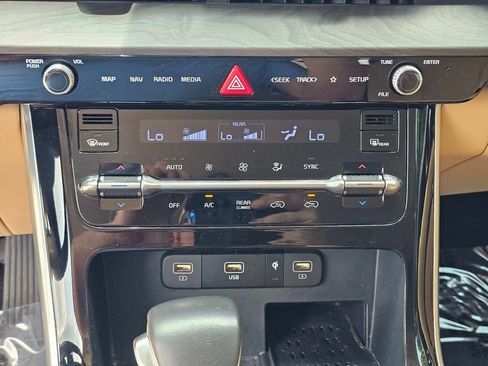 Certified 2024 Kia Carnival EX FWD image 29
