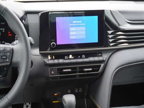 Used 2025 Toyota Camry SE image 15