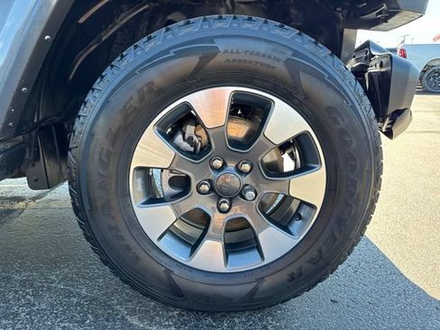 Used 2022 Jeep Wrangler Unlimited Sahara w/ LED Lighting Group AWD/4WD image 29