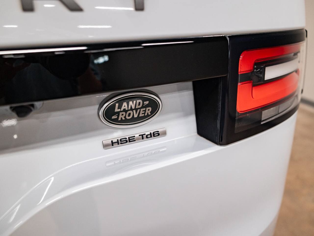 Used 2019 Land Rover Discovery HSE AWD/4WD image 32