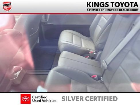 Used 2017 Toyota Sienna XLE Premium FWD image 11