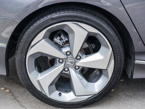 Used 2018 Honda Accord Touring image 13