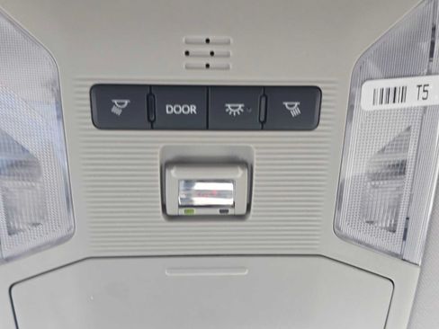 Used 2025 Toyota RAV4 LE AWD/4WD image 30
