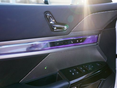 Used 2024 BMW 740i xDrive image 17