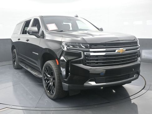 Used 2021 Chevrolet Suburban LT image 9
