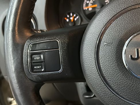 Used 2016 Jeep Patriot High Altitude AWD/4WD image 12