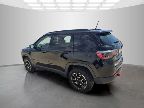 Used 2025 Jeep Compass Trailhawk image 9