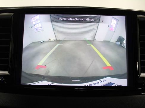 Used 2024 Chrysler Pacifica Touring-L image 48