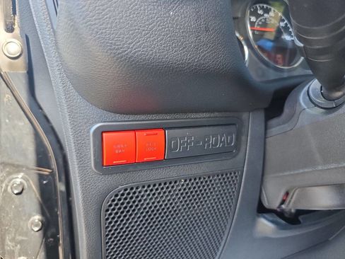 Used 2016 Jeep Wrangler Unlimited Rubicon image 27