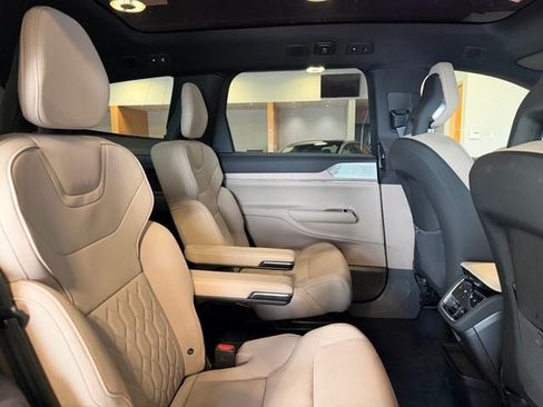 Used 2025 Volvo EX90 Ultra AWD/4WD image 25