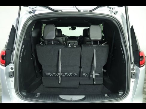New 2026 Chrysler Pacifica Select image 12