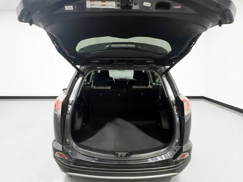 Used 2018 Toyota RAV4 XLE AWD/4WD image 18