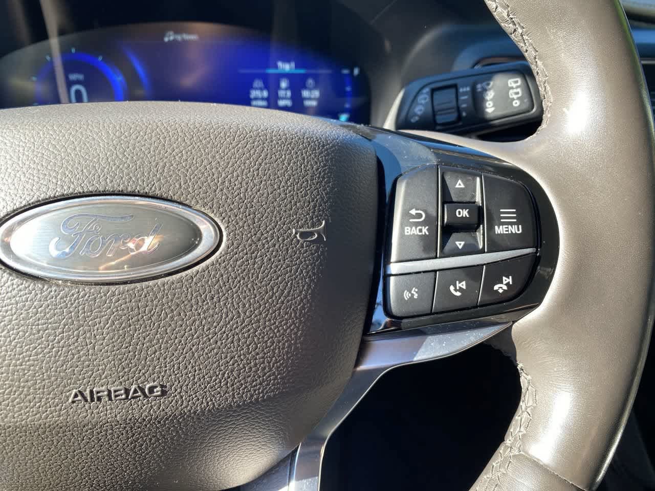 Used 2022 Ford Explorer Platinum w/ Equipment Group 601A AWD/4WD image 22