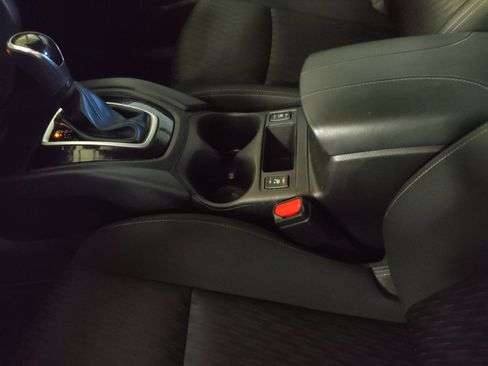 Used 2019 Nissan Rogue SV FWD image 26