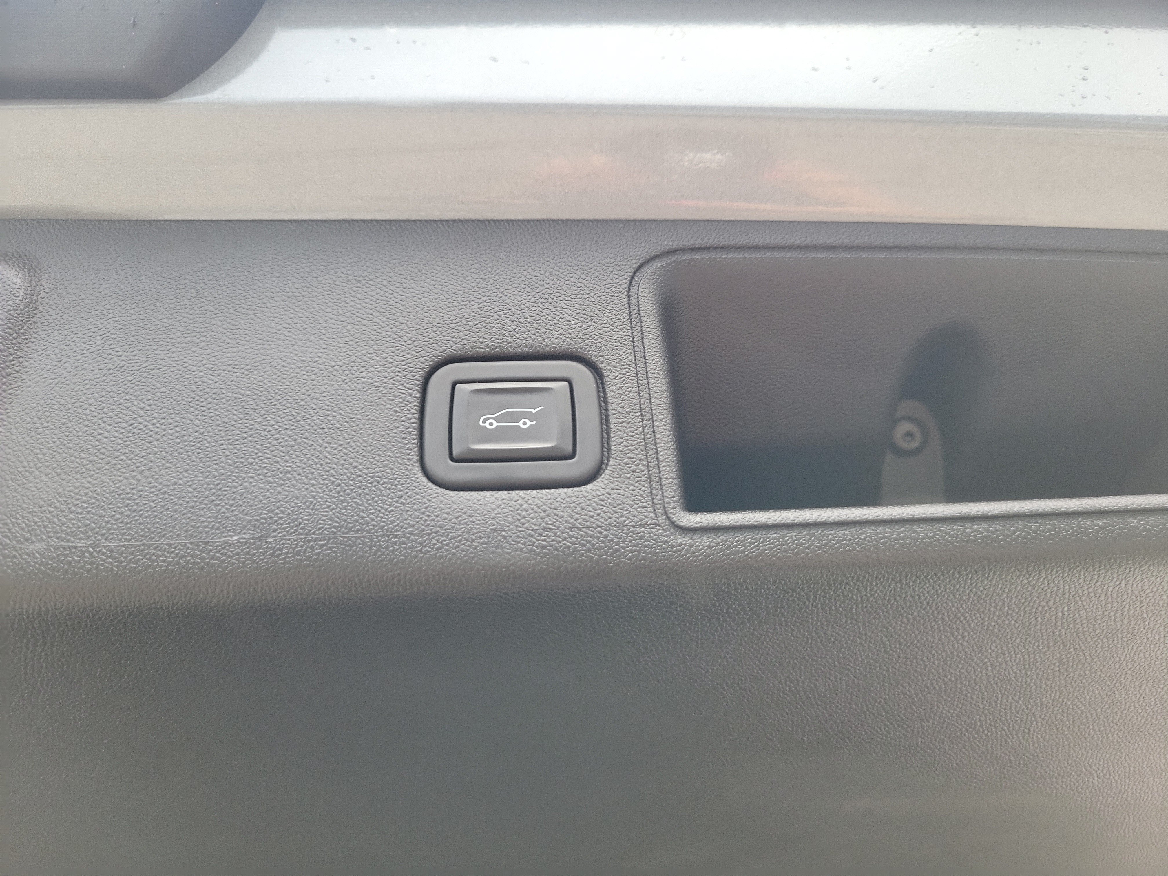 Used 2023 GMC Terrain SLE w/ Driver Convenience Package FWD image 17