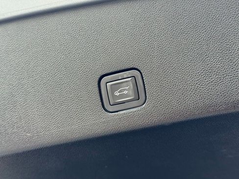 Certified 2025 Cadillac XT6 Premium Luxury image 27