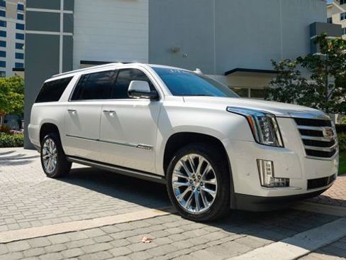 Used 2019 Cadillac Escalade ESV Premium Luxury image 33