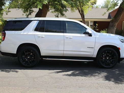 Used 2022 Chevrolet Tahoe LT w/ Luxury Package RWD image 3