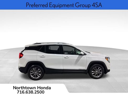 Used 2022 GMC Terrain SLT image 3