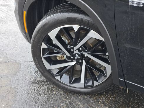 Used 2024 Mitsubishi Outlander 4WD Plug-In Hybrid image 16