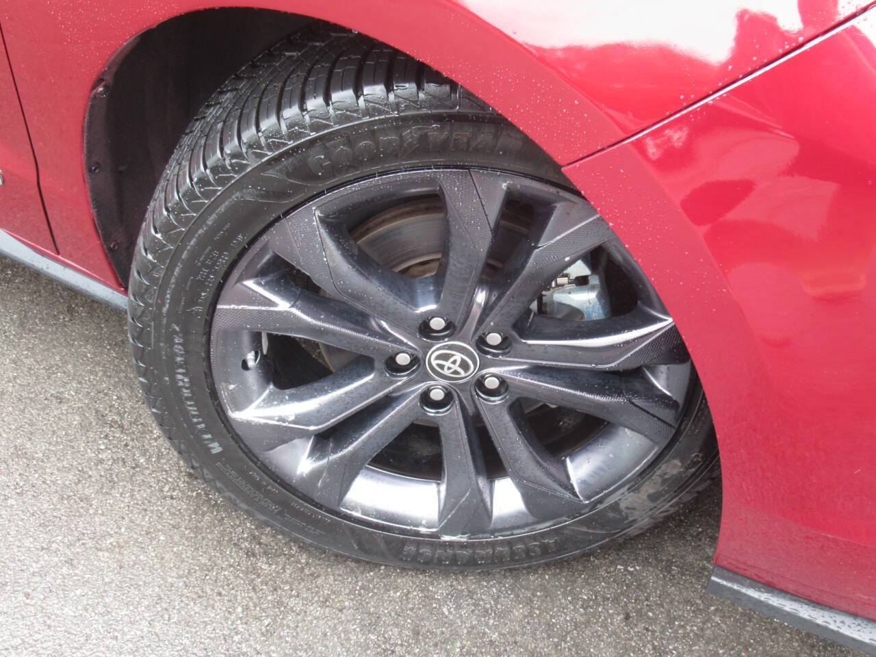 Used 2021 Toyota Sienna XSE w/ XSE Plus Package FWD image 4