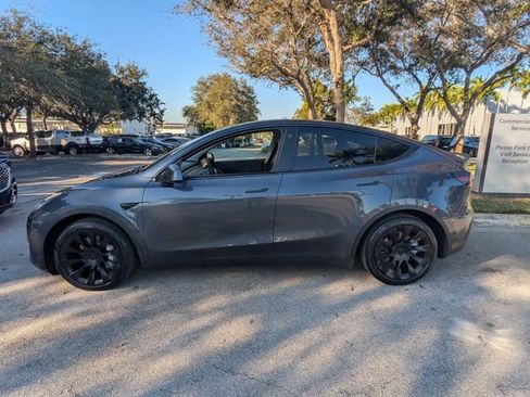 Used 2021 Tesla Model Y Long Range image 9