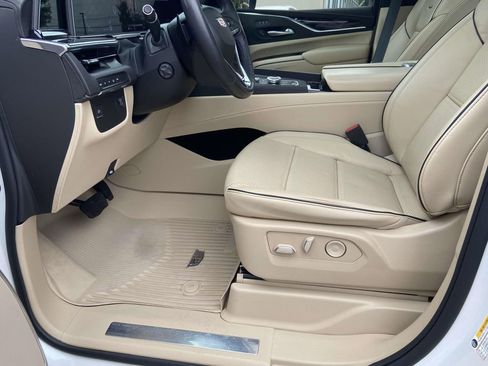 Used 2022 Cadillac Escalade ESV Premium Luxury AWD/4WD image 22
