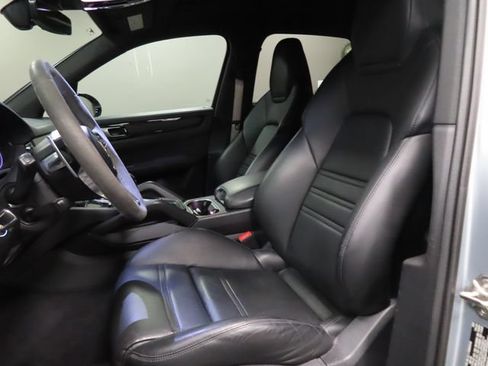 Used 2022 Porsche Cayenne S AWD/4WD image 18