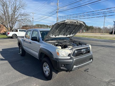Used 2012 Toyota Tacoma 4WD Double Cab V6 MT (Natl) image 27