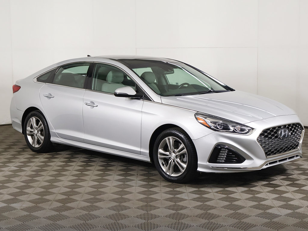 Used 2019 Hyundai Sonata Limited w/ Ultimate Package 04 FWD image 2