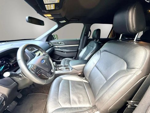 Used 2018 Ford Explorer XLT w/ Equipment Group 202A FWD image 12