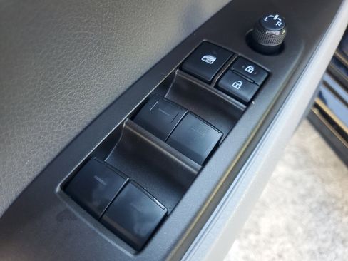 Used 2023 Toyota Camry SE image 19