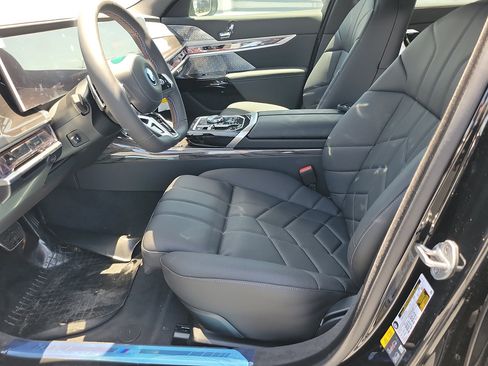 New 2026 BMW i7 M70 w/ Executive Package AWD/4WD image 18