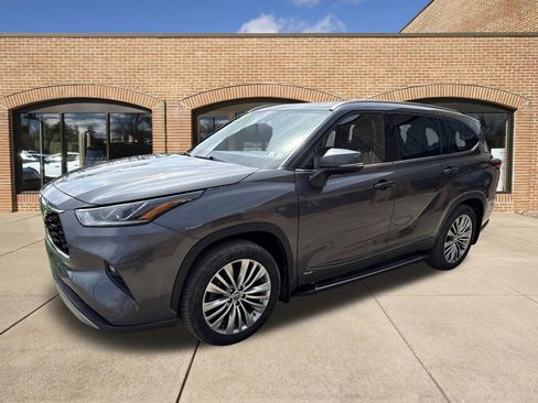 Used 2023 Toyota Highlander Platinum image 8