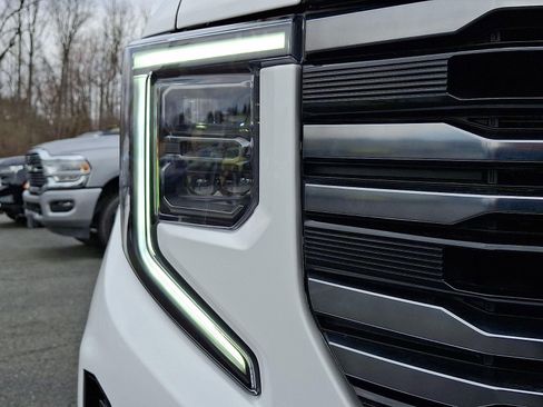 Used 2025 GMC Sierra 1500 AT4 image 9