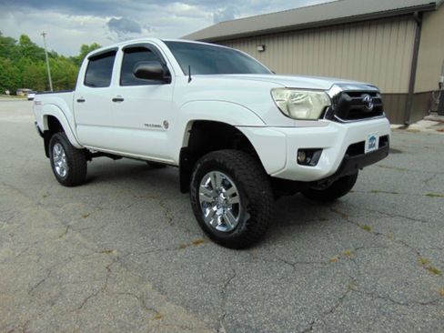 Used 2013 Toyota Tacoma 4x4 Double Cab w/ SR5 Pkg image 12