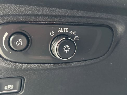 Used 2024 GMC Terrain SLE image 24