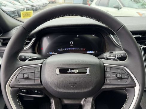 Used 2025 Jeep Grand Cherokee Laredo X w/ MOPAR Finishing Package AWD/4WD image 35
