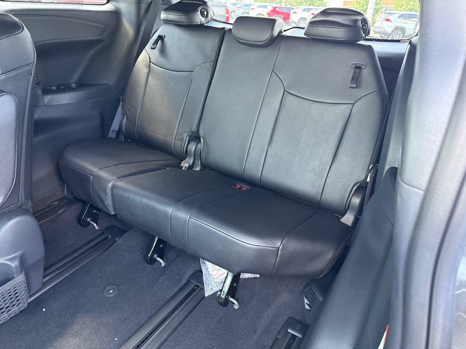 Used 2026 Toyota Sienna Limited AWD/4WD image 32
